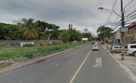 Colisão entre dois carros deixa um ferido no bairro da Pituba