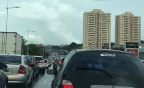 Chuva alaga vias e deixa trânsito lento nesta quinta-feira em Salvador; confira