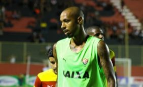 Zagueiro exalta comando do Vitória após gol contra o Vasco: 'É para Argel'