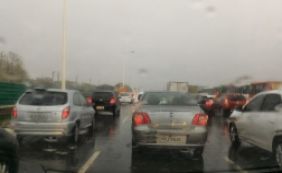 Chuva deixa trânsito complicado nesta sexta-feira; confira 
