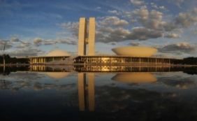 Emenda 24: 35 anos de contribuição garante salário integral para deputados