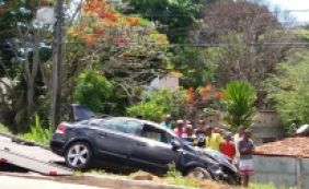 Colisão entre carro e caminhão deixa um morto no Estrada do Coco neste domingo