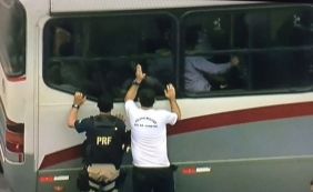 Passageiros feitos reféns durante assalto a ônibus no Rio são liberados 