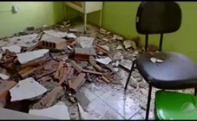Médico fica ferido após parte de teto de posto de saúde desabar na Bahia