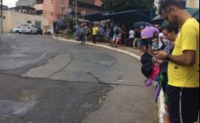 Vacinação no Colégio Militar inicia com atraso e gera longas filas na Pituba