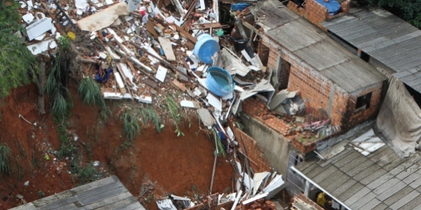 Com muita chuva, deslizamento de terra volta a ser registrado em Salvador