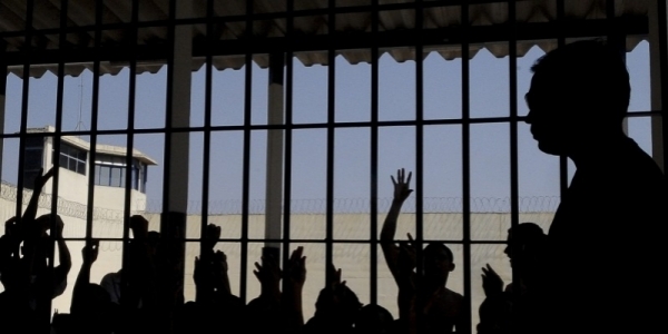 Mais de 20 presos fogem de Penitenciária da Mata Escura