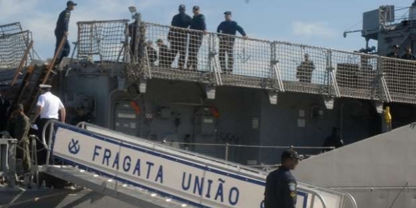 FAB e Marinha do Brasil procuram tripulantes de navio desaparecido