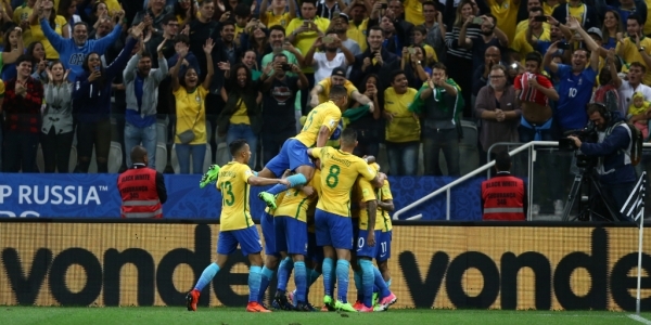 Fifa pode punir Brasil por gritos de \'bicha\' durante partidas de futebol