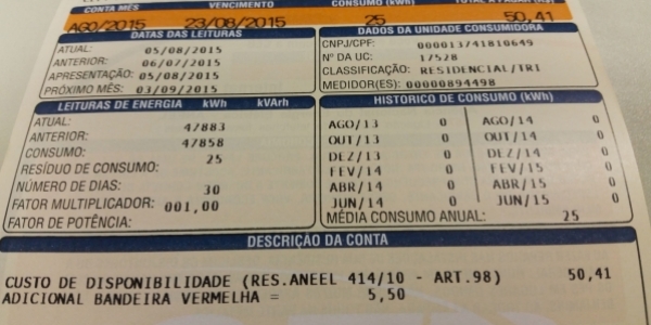 Conta de luz permanece com cobrança extra até o fim de 2017, diz Aneel