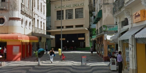 Feto é encontrado abandonado em frente ao Plano Inclinado