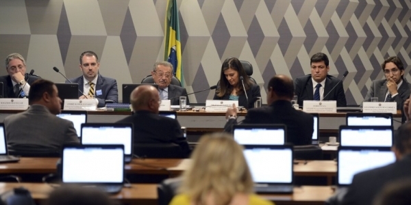 CCJ aprova projeto que torna envolvidos em prostituição infantil inelegíveis