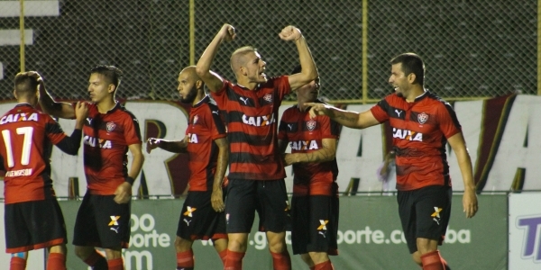 Vitória goleia o Flu de Feira por 6 a 0 e segue invicto no Campeonato Baiano