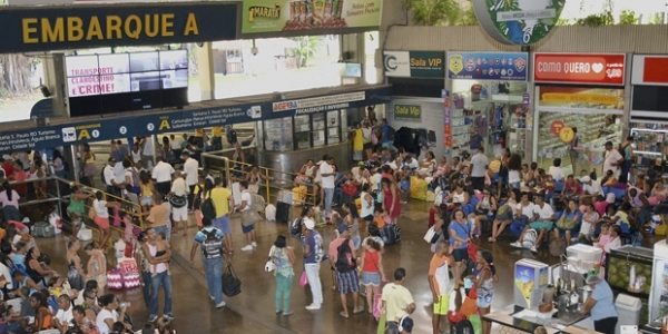 Rodoviária tem 520 horários extras nos feriados de abril e maio
