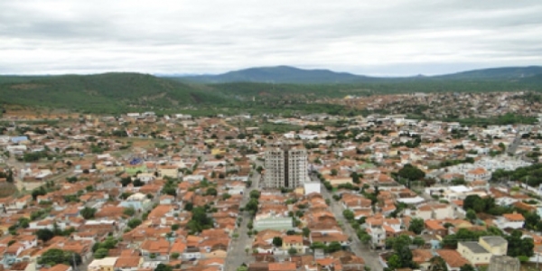 Pai e filho têm casa invadida e corpos incendiados em Brumado