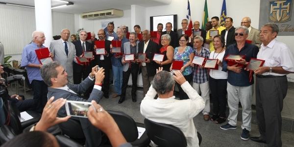 Palestra e homenagem a 50 cronistas desportivos marcam Dia do Jornalista na Bahia