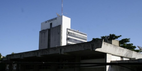 Jornal A Tarde suspende repórter por alertar falta de segurança na empresa