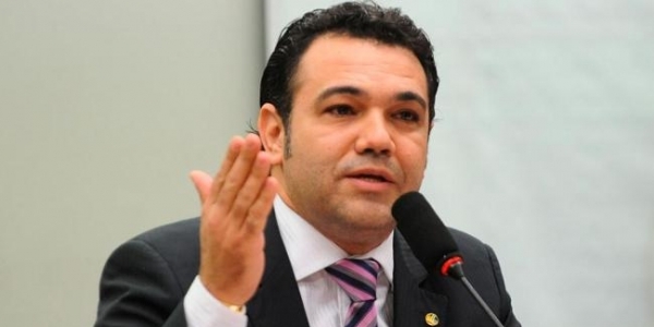 Ministro do STF arquiva inquérito contra deputado Marco Feliciano