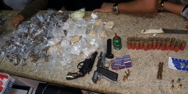 Homem é preso com 575 trouxas de maconha em Cajazeiras XI