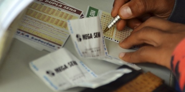 Acumulada, Mega-Sena pode pagar R$ 59 milhões em sorteio nesta quarta
