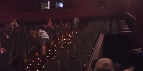 Com problemas em exibição de filme e ar-condicionado, público abandona sessão no Cinemark 