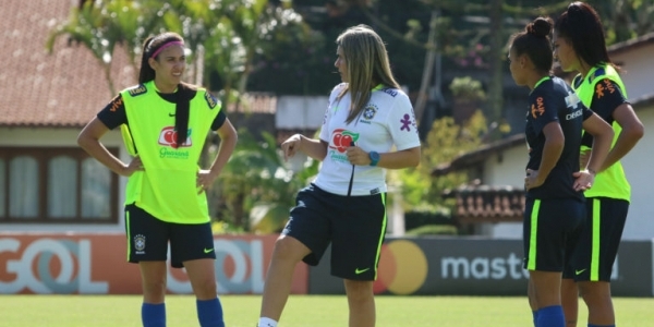 Seleção Brasileira feminina enfrenta a Bolívia neste domingo