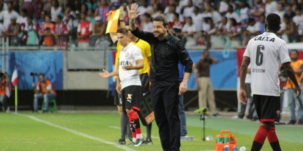Argel exalta atuação do Vitória e diz que time mereceu o resultado contra o Bahia