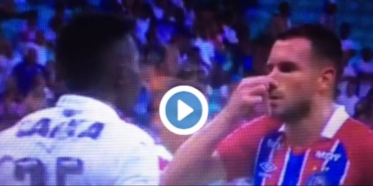 Zagueiro do Bahia provoca jogador do Vitória: 'Bafo de Onça'; veja vídeo