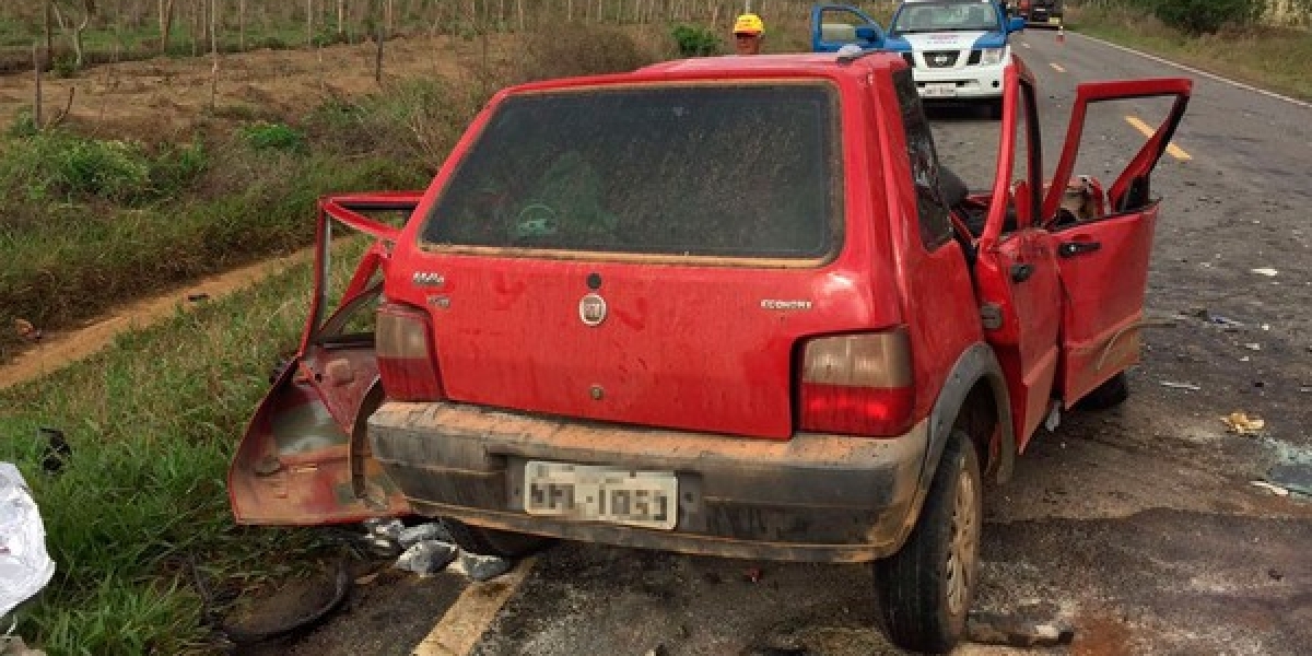 Colisão entre carro e caminhão mata jovem de 28 anos na BA-250