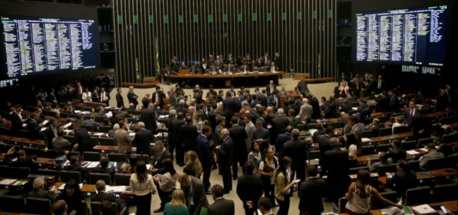 Câmara volta a adiar votação de projeto de socorro a estados em crise