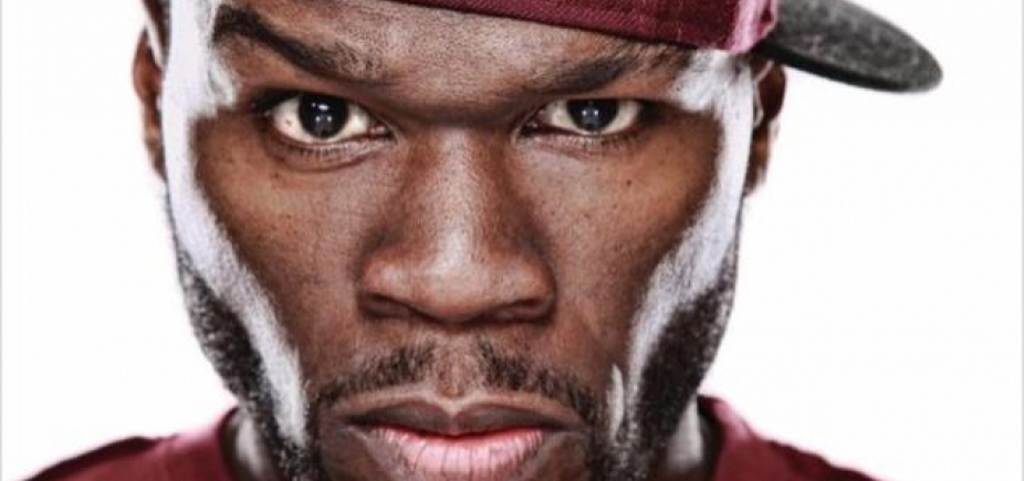 Rapper 50 Cent dá um soco em fã durante show nos Estados Unidos; veja vídeo