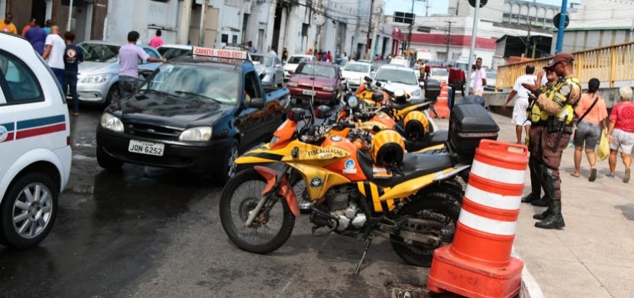 Prefeitura faz ação conjunta no entorno do Mercado de Água de Meninos