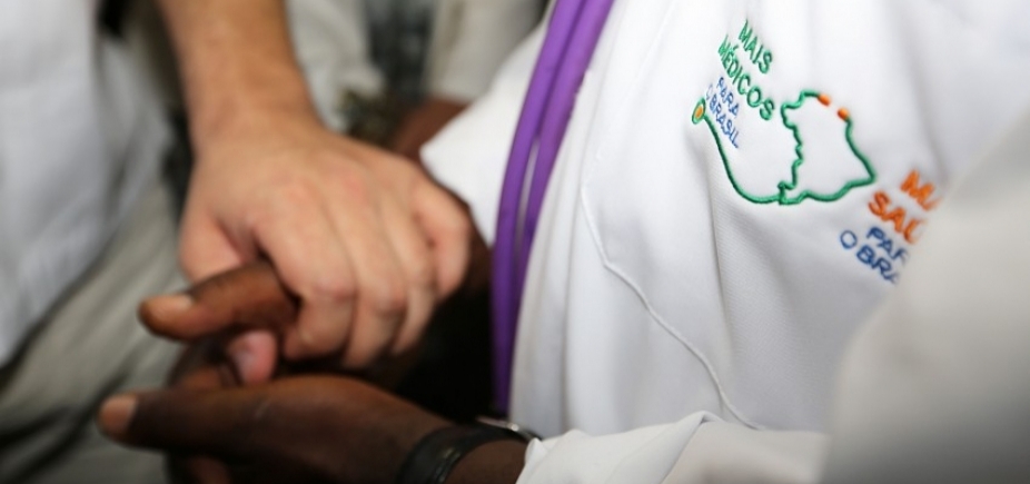 Cuba cancela o envio de 710 médicos para o Brasil