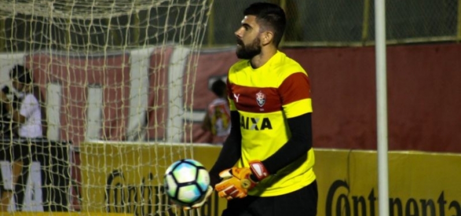 Fernando Miguel completa 100 partidas pelo Vitória neste domingo