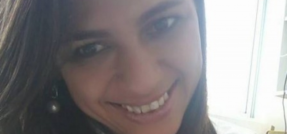 Mulher morre eletrocutada enquanto fazia chapinha no cabelo