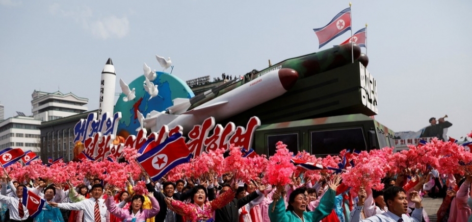 ‘Dia do Sol’: Coreia do Norte faz demonstração de armamento militar e manda recado aos EUA