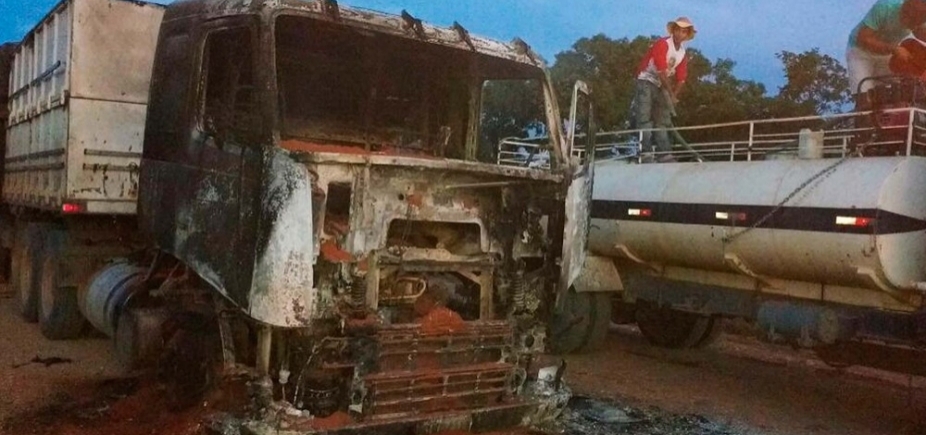 Duas carretas pegam fogo em diferentes rodovias que cortam o oeste do estado