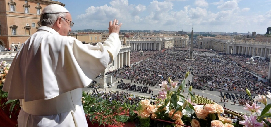 Em domingo de Páscoa, Papa Francisco implora pela paz na Síria e no Oriente Médio