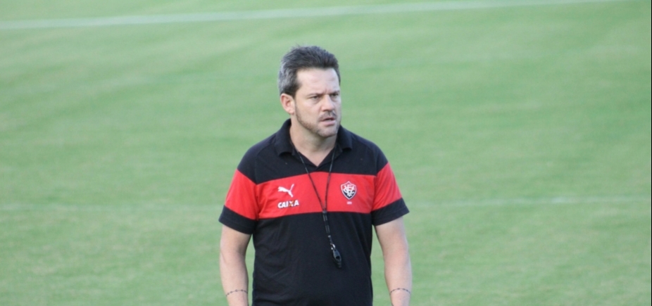 Argel critica gramado do Lomanto Júnior e diz que empate foi justo para \'jogo fraco\' do Vitória