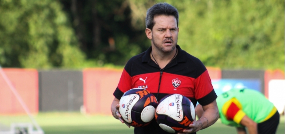 Argel adota mistério e esconde escalação do Vitória contra o Paraná