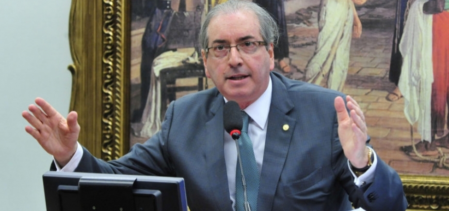 Cunha \'lamenta\' ter que desmentir Temer sobre encontro para tratar do impeachment de Dilma