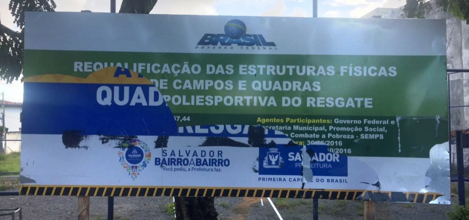 Obra da Semps em quadra no Resgate é esquecida e local está sucateado