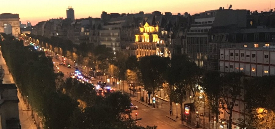 Policial morre e outro fica ferido após tiroteio em Paris