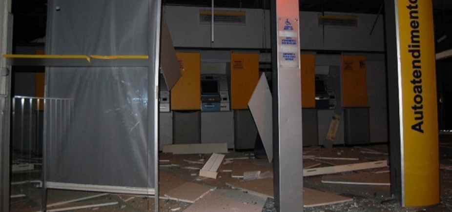 Bandidos explodem agência bancária em Mairi