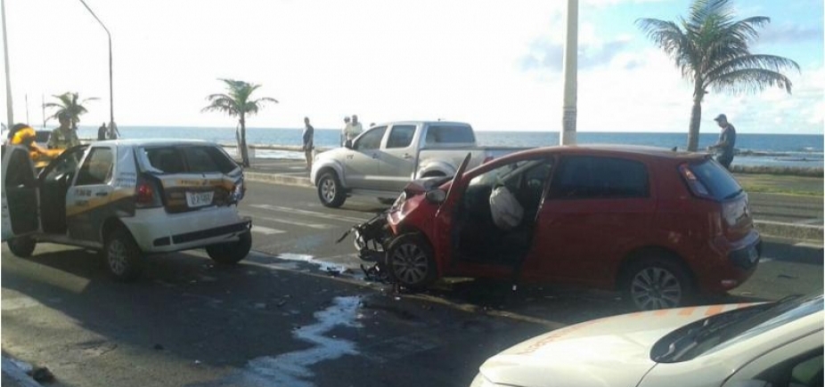 Acidente provoca congestionamento na Pituba; confira o trânsito nesta terça 