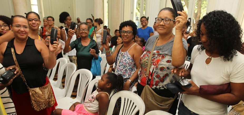 Mais de 250 óculos são entregues para pacientes atendidas na Feira Março Mulher