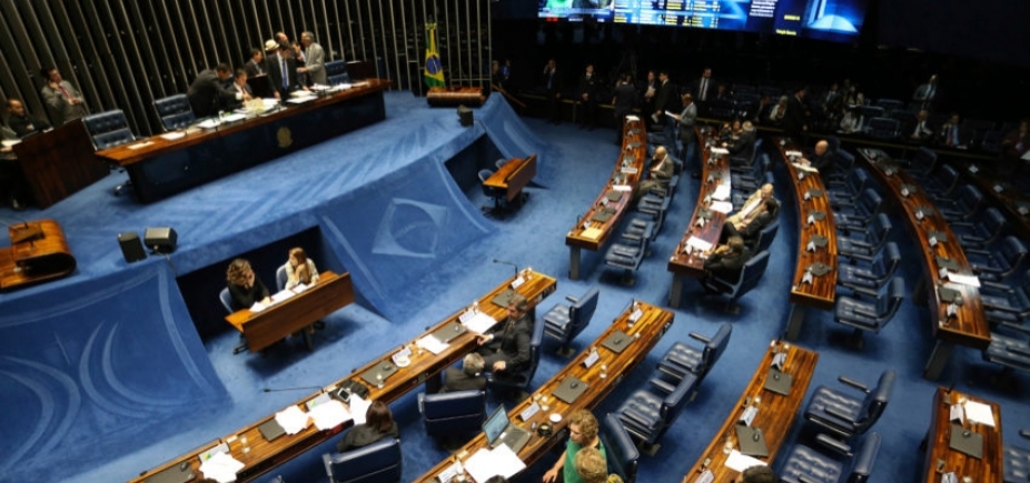 Comissão do Senado aprova fim do foro privilegiado para políticos