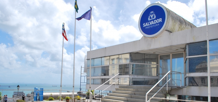 Apesar de determinação do prefeito, grande parte dos servidores falta em dia de greve
