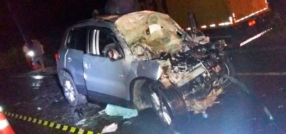 Carro colide em carreta dos Correios e três morrem na BR-116 em Conquista 