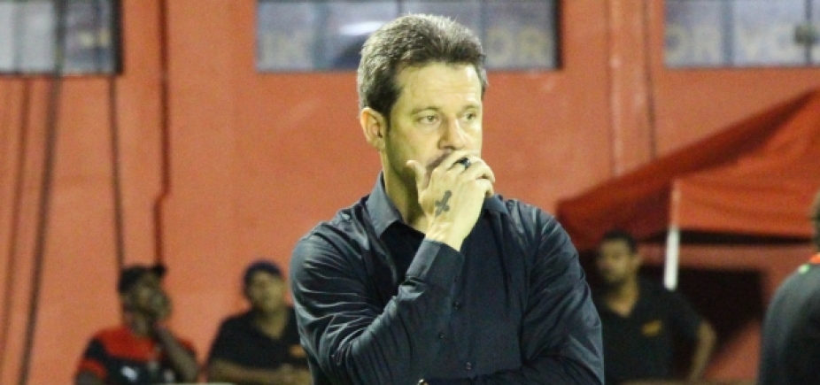 Argel critica árbitro após derrota para o Bahia: 'A arbitragem tremeu'